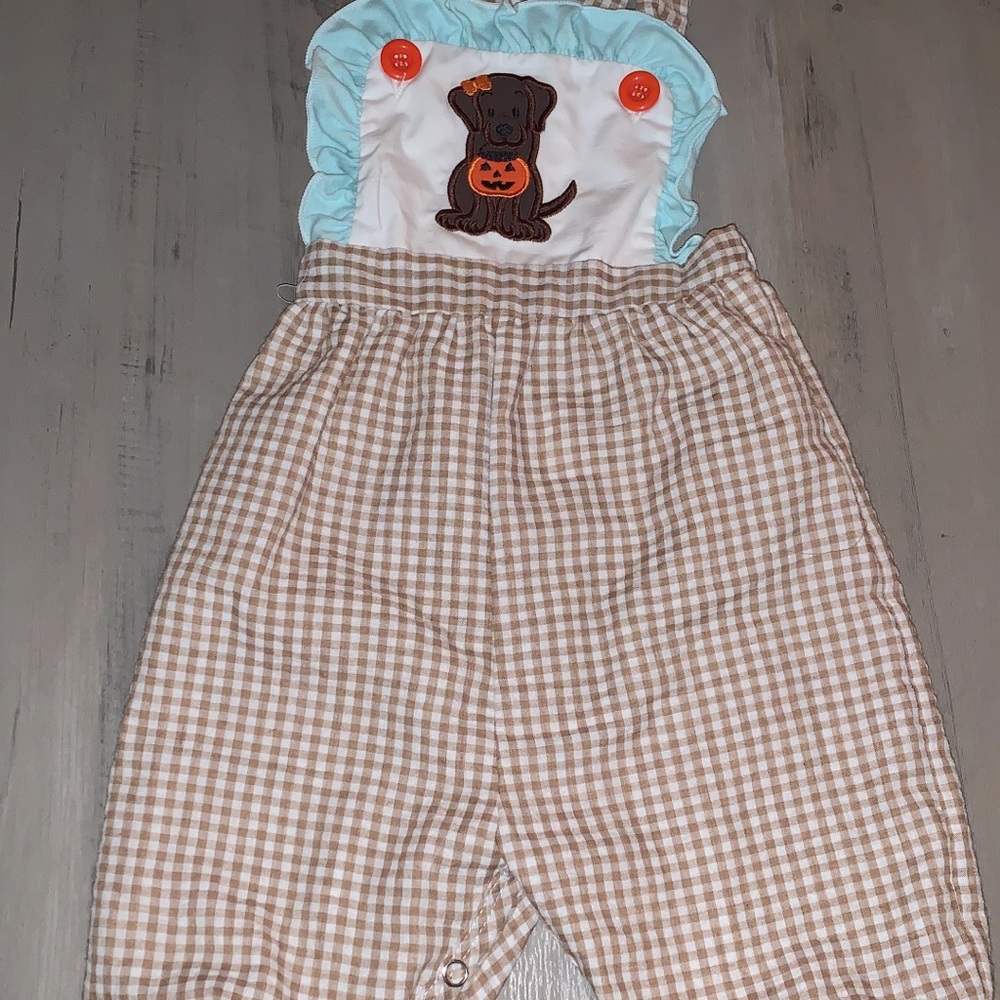 Clothes - Picture 5 of 16